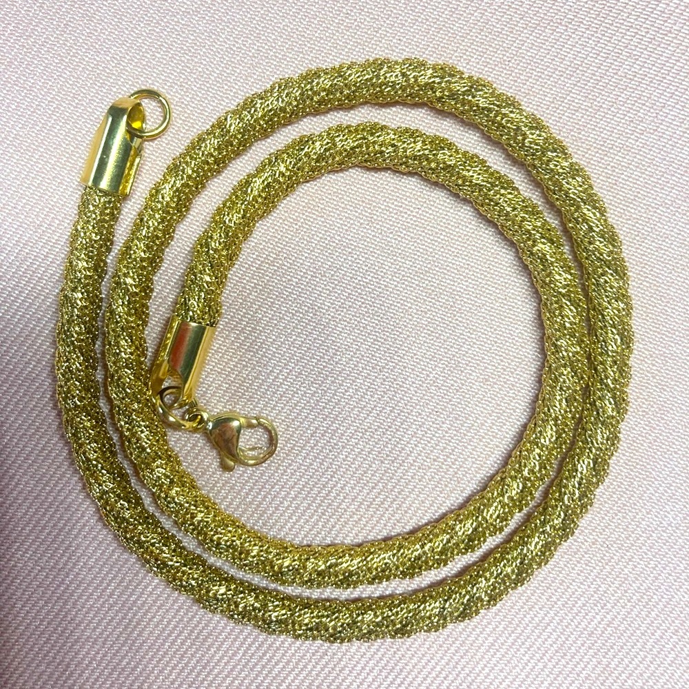 🌟 Stainless Steel Twisted Necklace - Picture 3 of 3